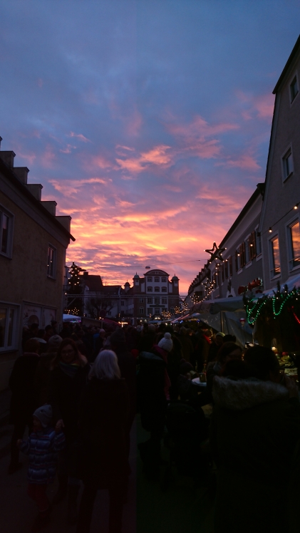 Sonnenuntergang am Christkindlmarkt